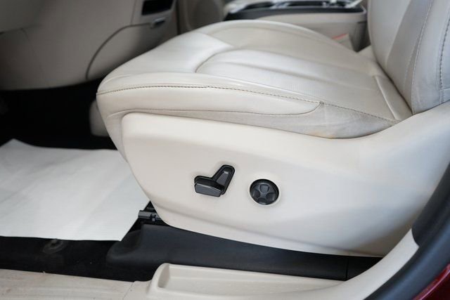 Used 2021 Chrysler Voyager Lxi image 24