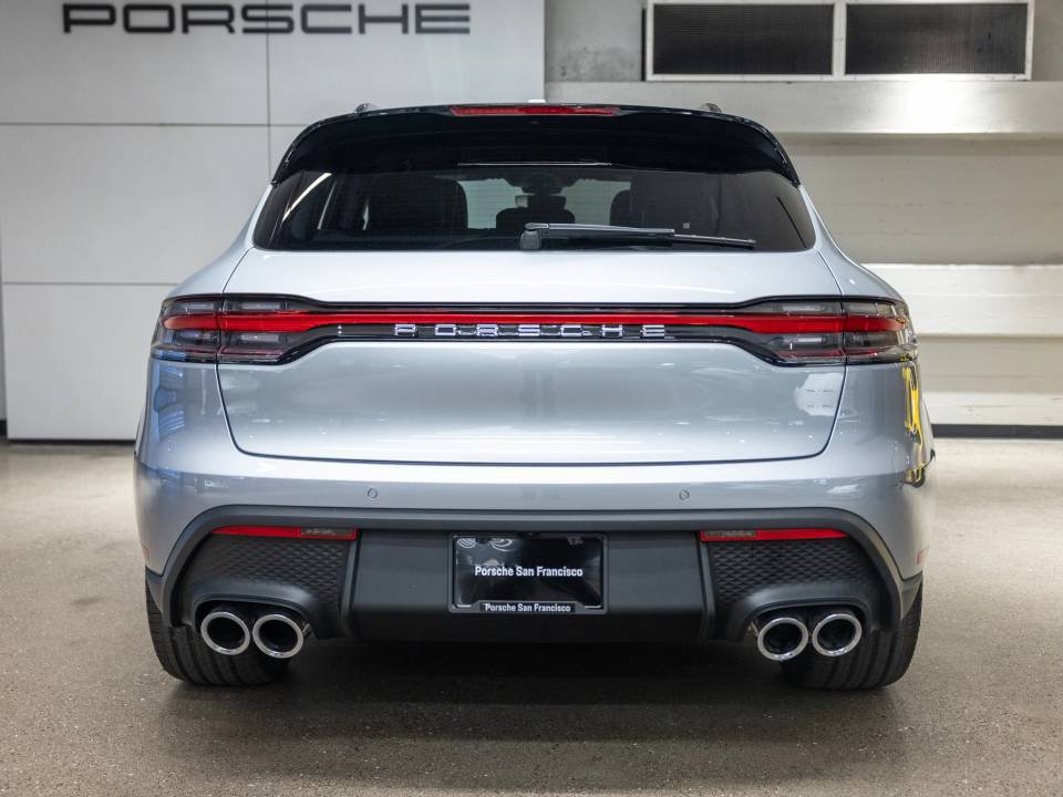 Certified 2026 Porsche Macan AWD/4WD image 13