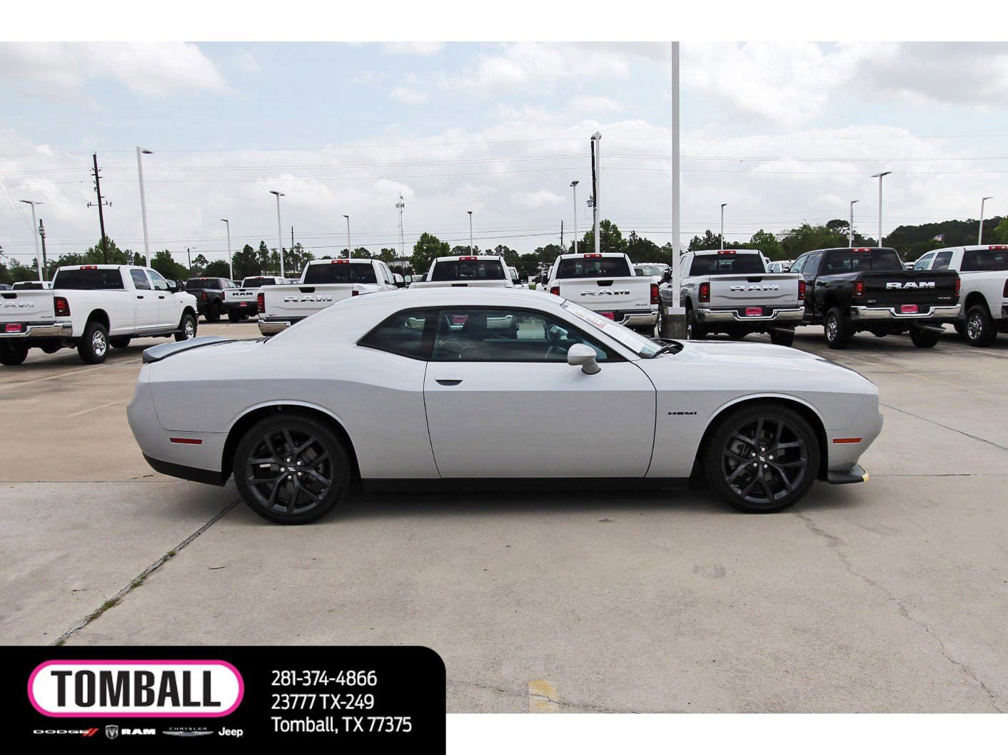 Used 2022 Dodge Challenger R/T w/ Plus Package RWD image 8