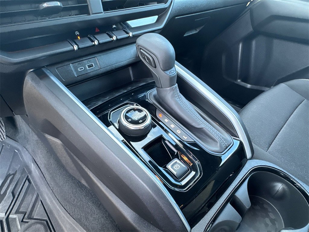 Used 2024 Chevrolet Colorado Trail Boss w/ Technology Package image 30