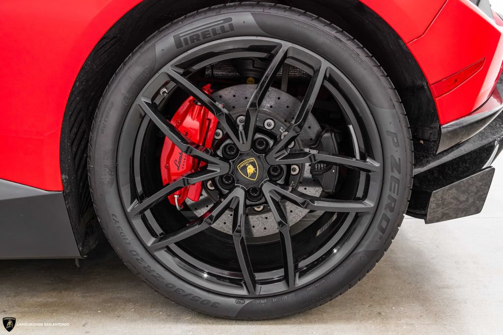 Used 2018 Lamborghini Huracan Performante AWD/4WD image 7