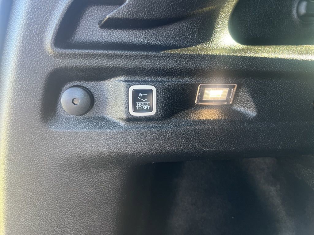 Used 2024 Jeep Grand Cherokee L Laredo image 36