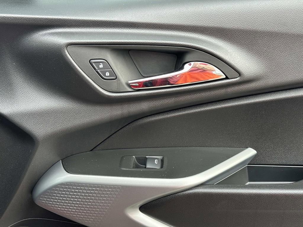 New 2026 Chevrolet Trax RS w/ Sunroof Package FWD image 15