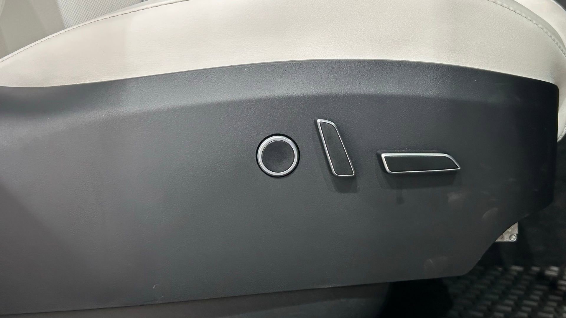 Used 2023 Tesla Model X Plaid image 51