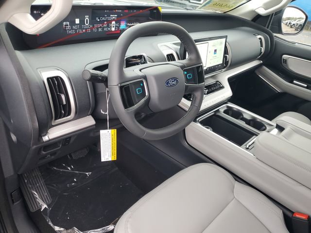 New 2026 Ford Expedition Active image 11