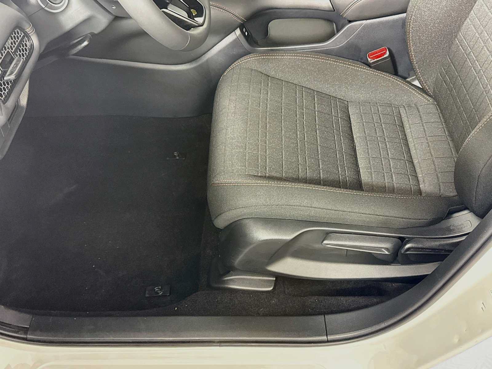 Used 2025 Honda HR-V Sport image 18