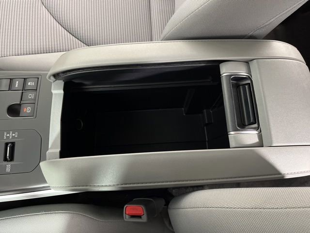 Used 2023 Toyota Highlander L image 32
