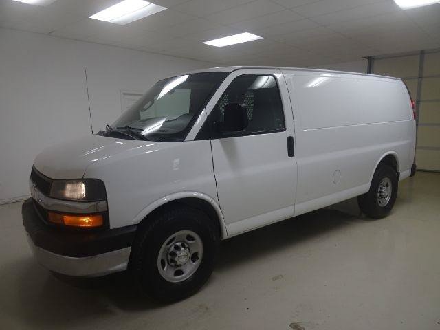 Used 2018 Chevrolet Express 2500 w/ Driver Convenience Package RWD image 3