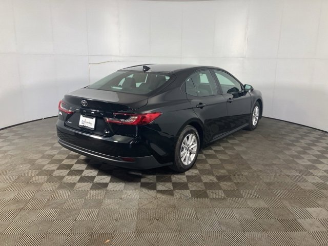Used 2025 Toyota Camry LE image 5