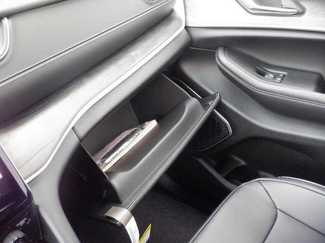 New 2025 Jeep Grand Cherokee Limited w/ Trailer Tow Package image 34