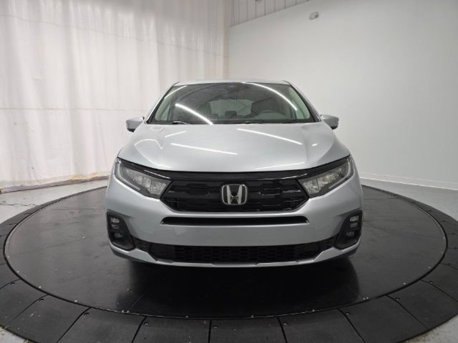 New 2026 Honda Odyssey Touring image 2