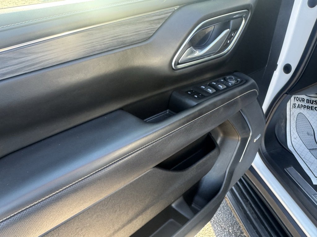 Used 2023 GMC Yukon SLT w/ SLT Premium Package image 19