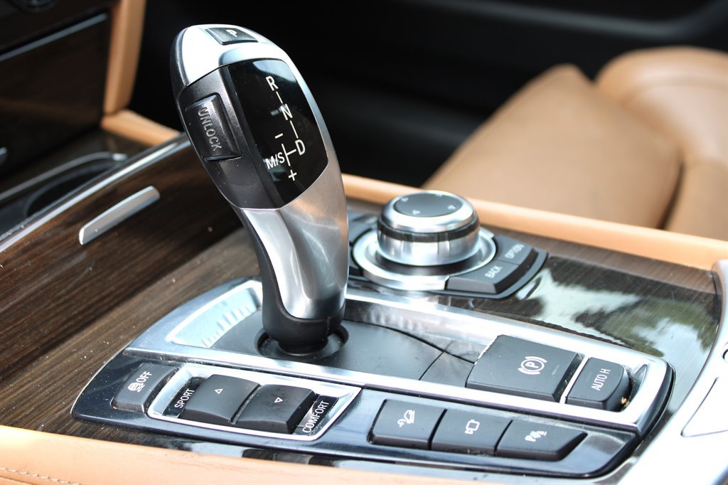 Used 2012 BMW 750Li xDrive AWD/4WD image 25