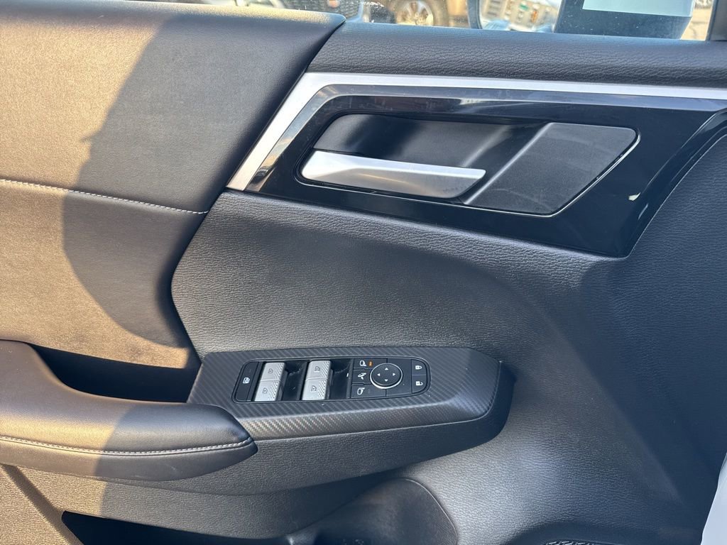 Used 2024 Mitsubishi Outlander SE image 11