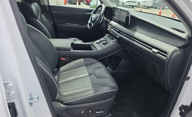 Used 2025 Hyundai Palisade Limited FWD image 12
