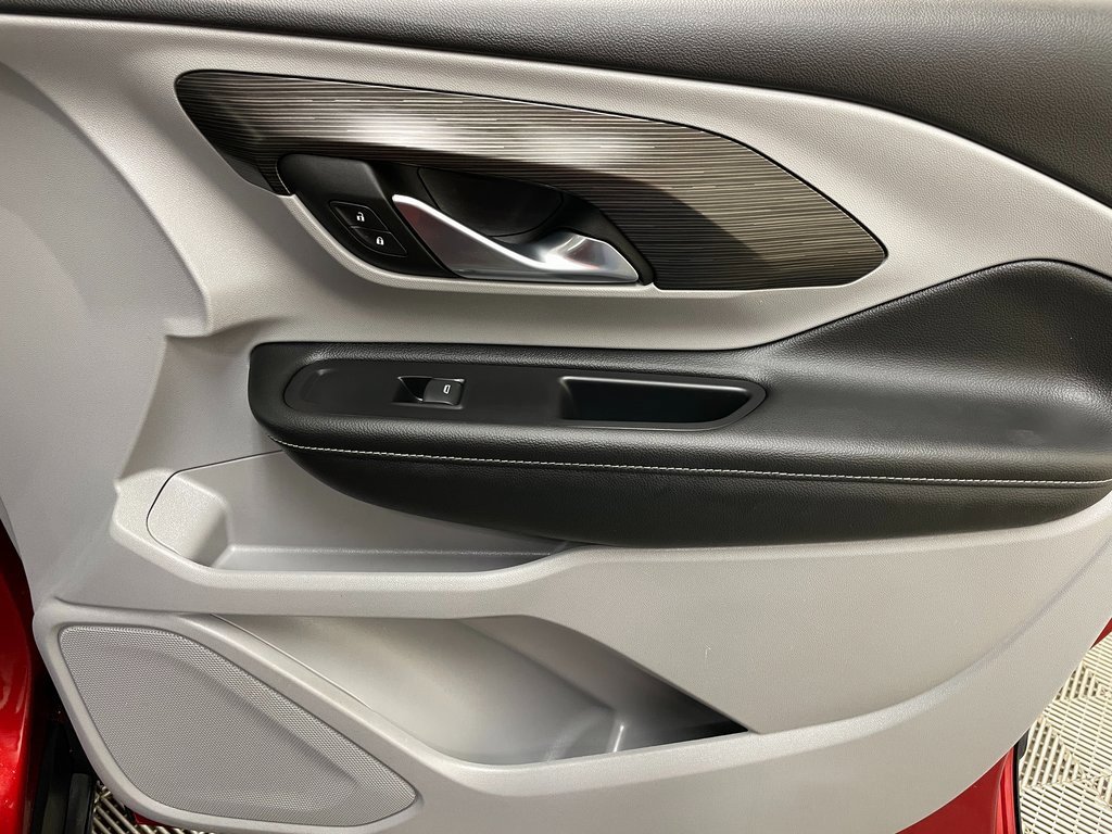 Used 2024 GMC Terrain SLT image 38