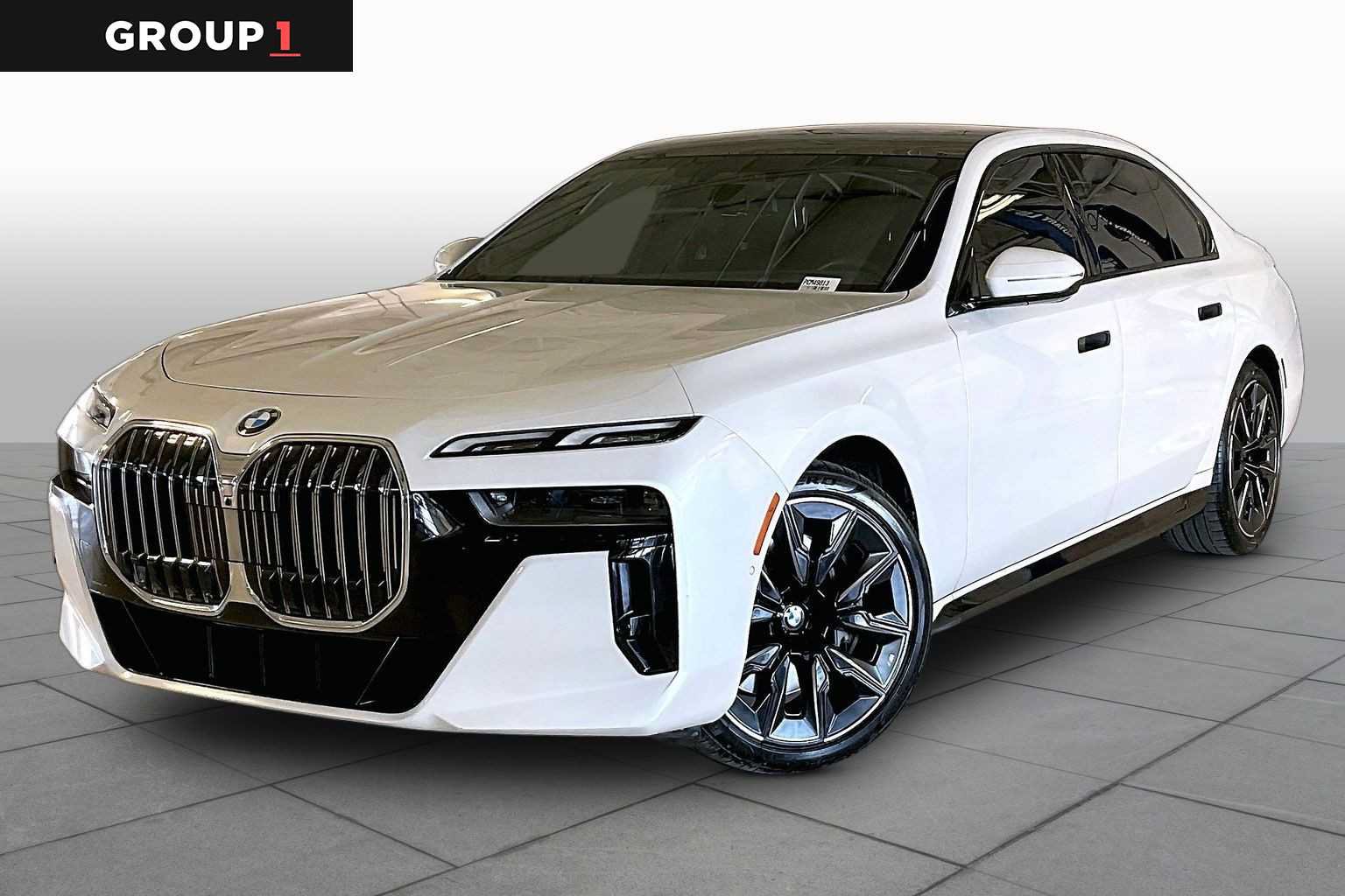 Used 2023 BMW 760i xDrive AWD/4WD image 1
