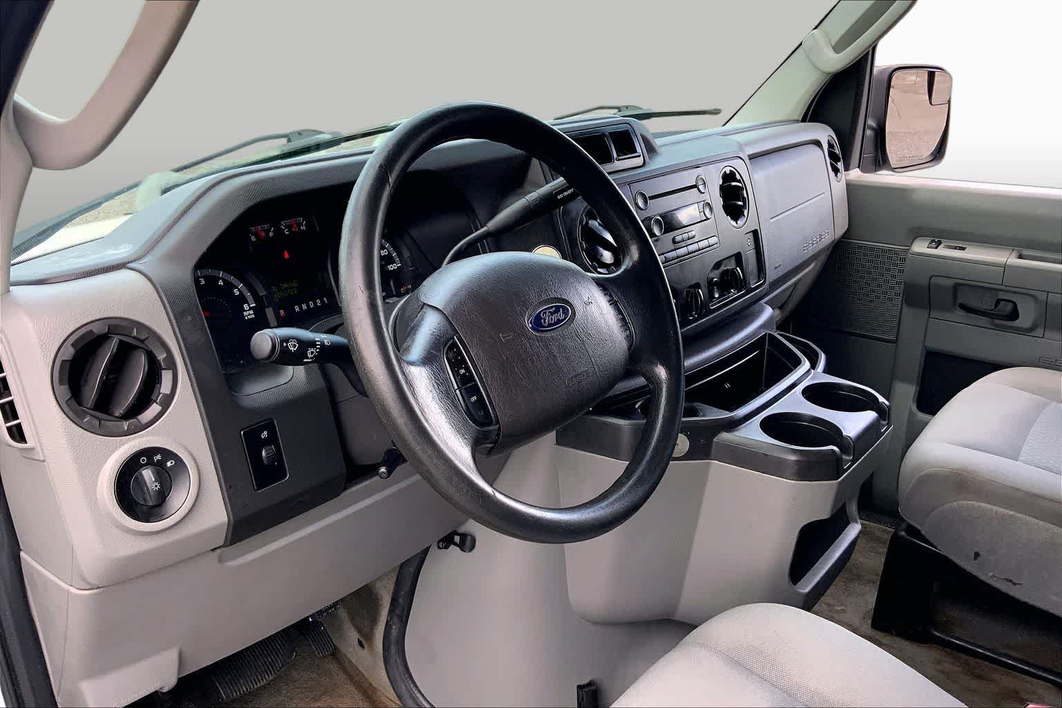 Used 2014 Ford E-350 and Econoline 350 XLT RWD image 17