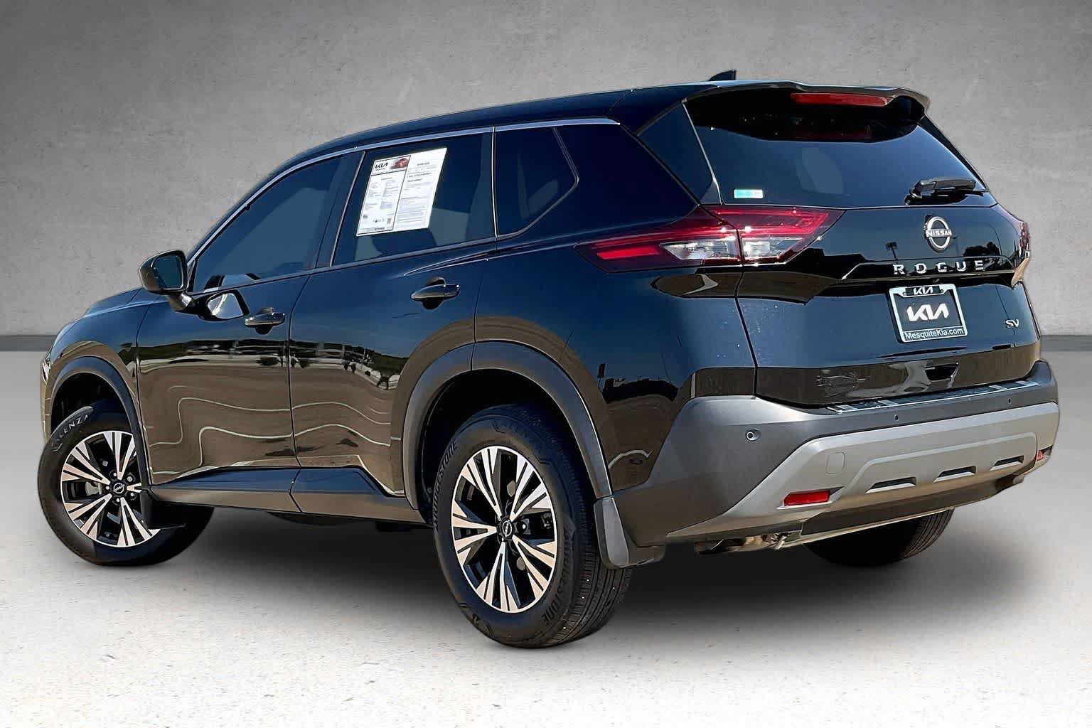 Used 2023 Nissan Rogue SV FWD image 4