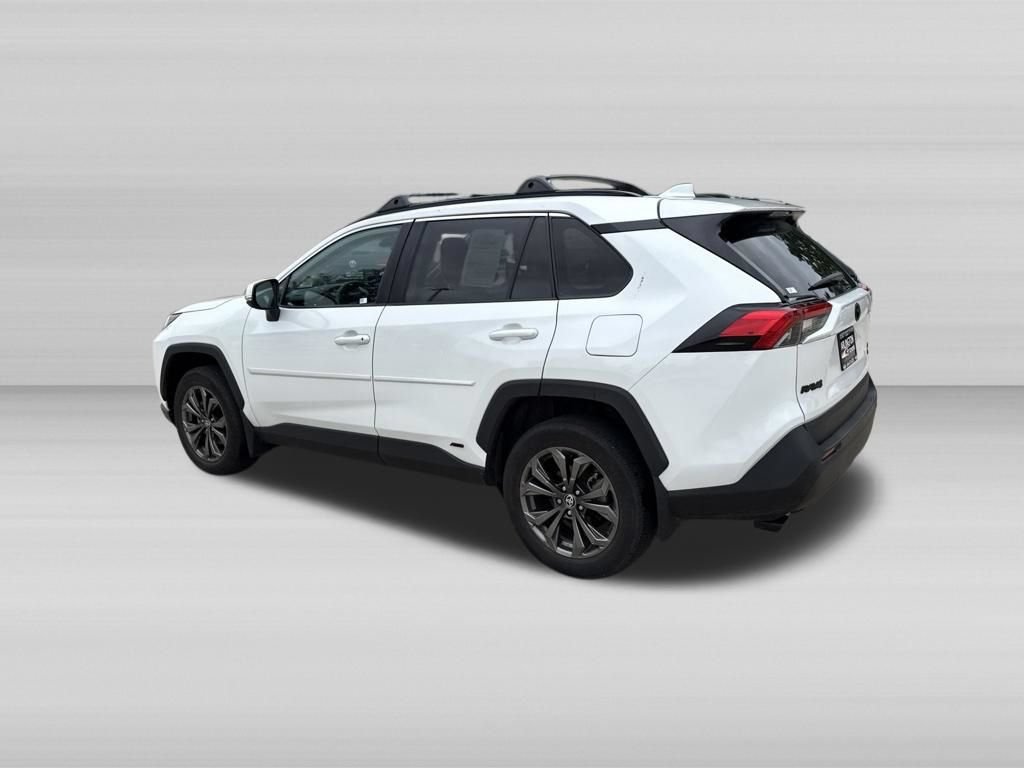 Used 2023 Toyota RAV4 XLE Premium AWD/4WD image 9