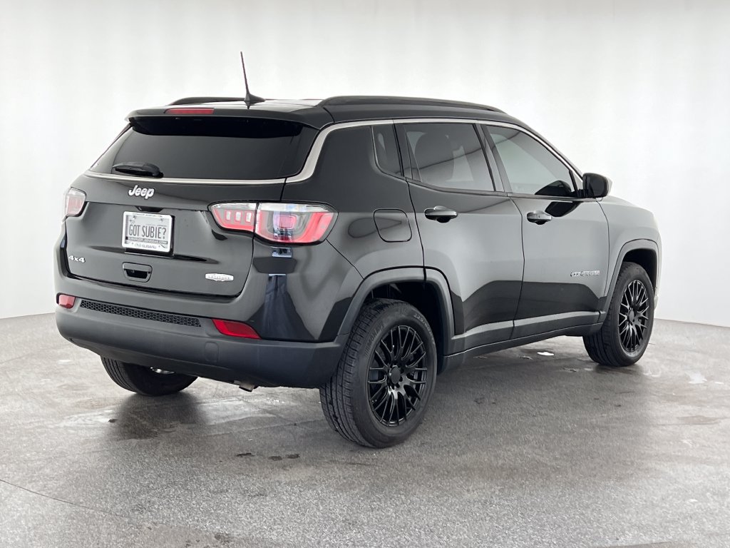 Used 2018 Jeep Compass Latitude w/ Popular Equipment Group AWD/4WD image 3