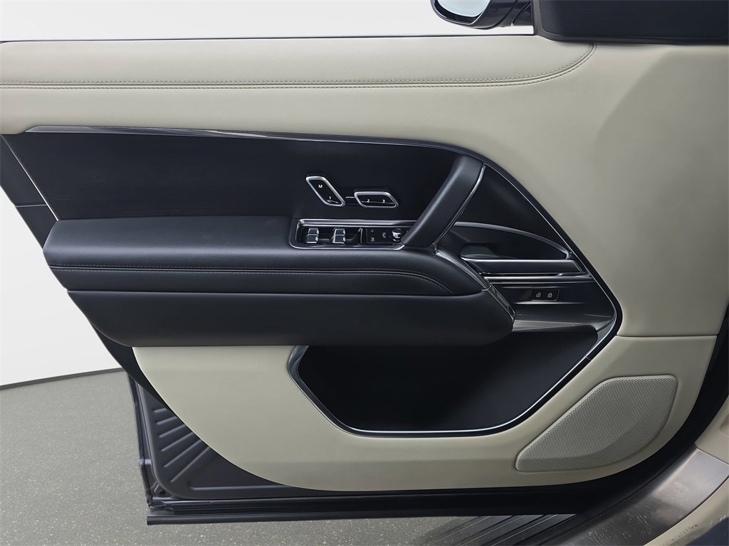 Certified 2023 Land Rover Range Rover SE image 29
