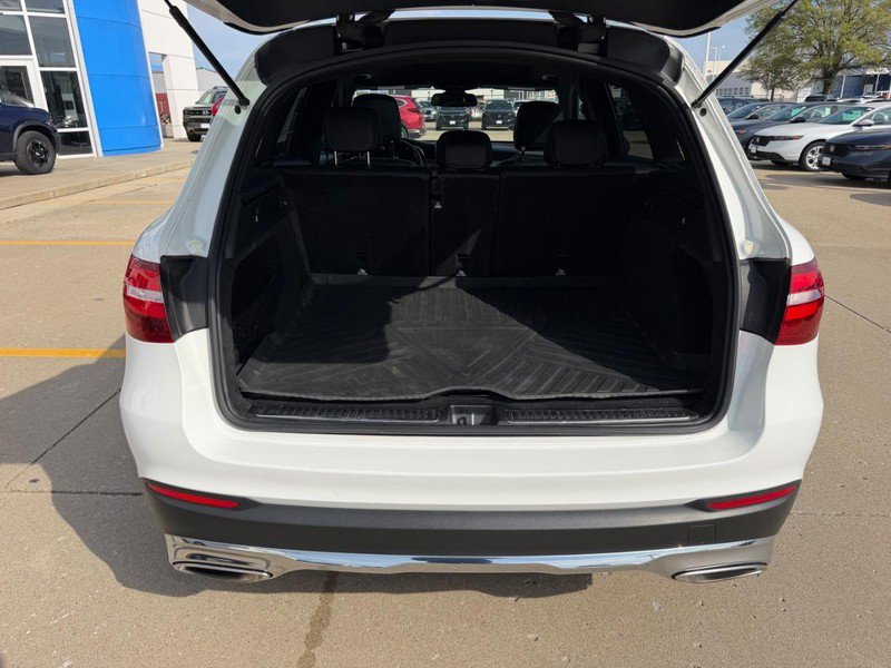 Used 2019 Mercedes-Benz GLC 300 4MATIC image 4