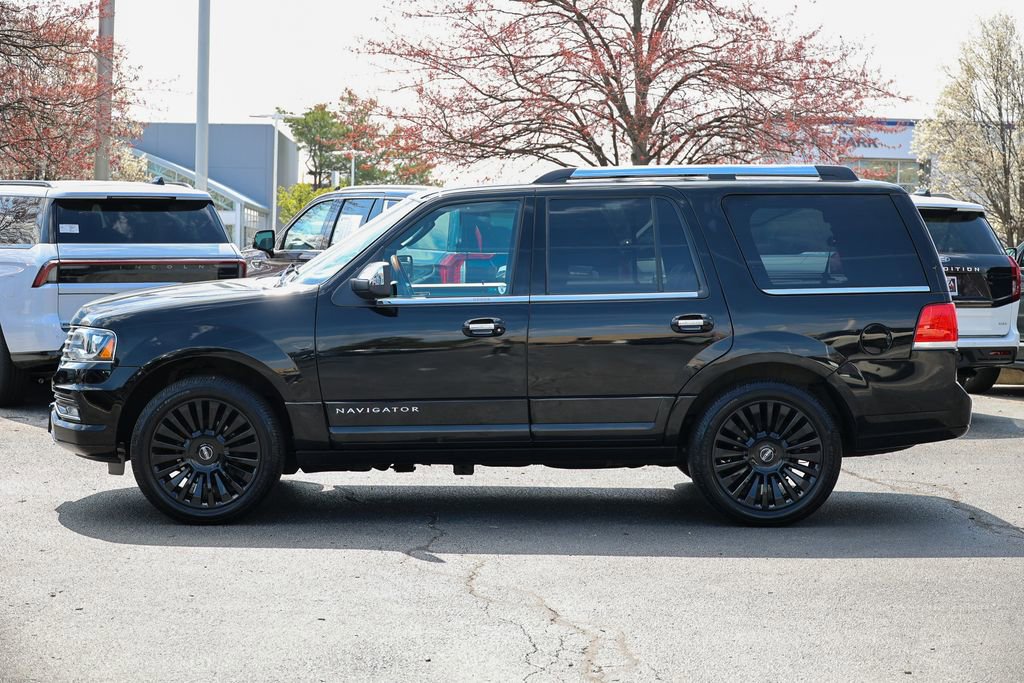 Used 2017 Lincoln Navigator Select image 22