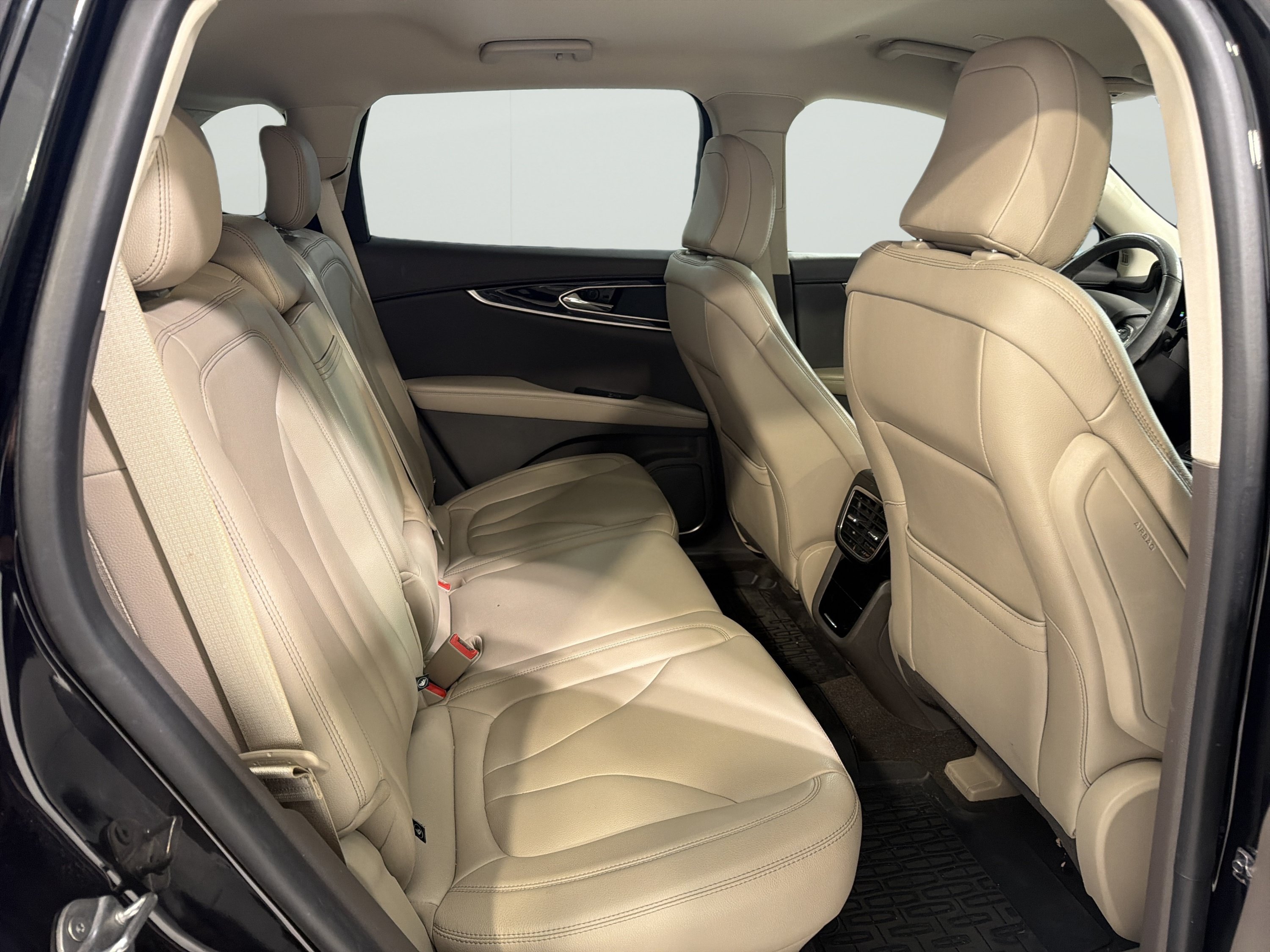 Used 2023 Lincoln Nautilus AWD w/ Premium Package image 11