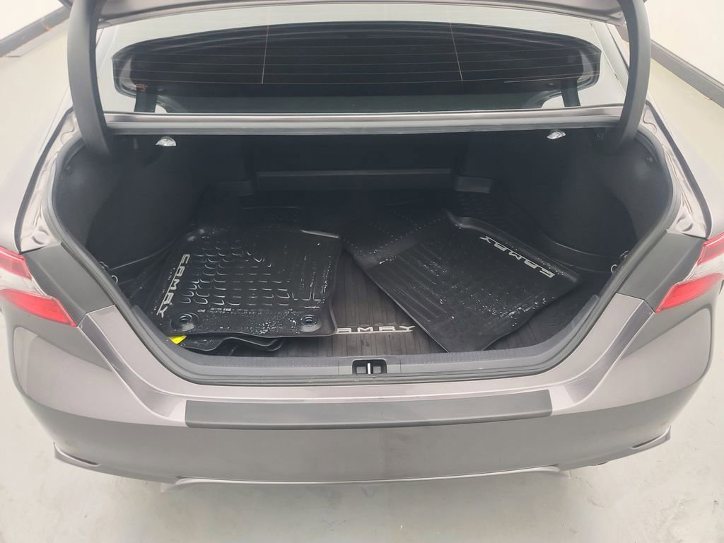 Used 2022 Toyota Camry SE w/ Cold Weather Package image 18