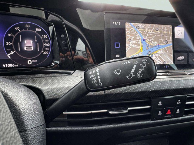 Used 2022 Volkswagen Golf R image 27