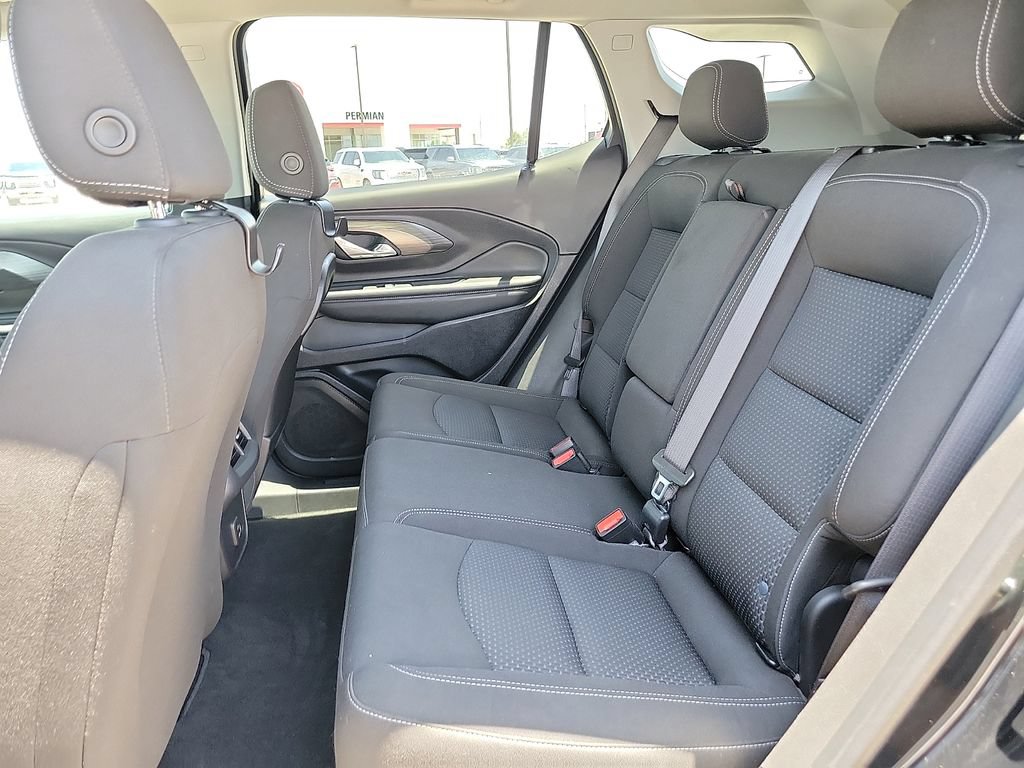 Used 2024 GMC Terrain SLE w/ Driver Convenience Package FWD image 9