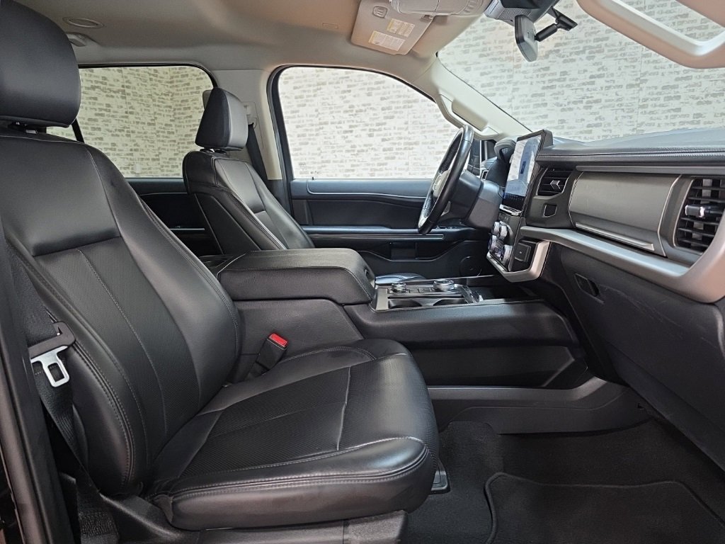 Used 2024 Ford Expedition XLT image 10