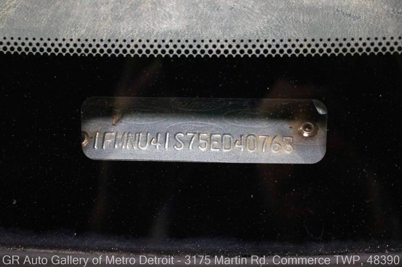 Used 2005 Ford Excursion XLT AWD/4WD image 16