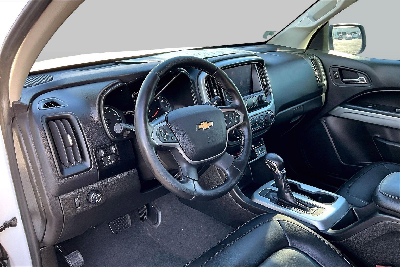 Used 2022 Chevrolet Colorado LT w/ Luxury Package RWD image 12