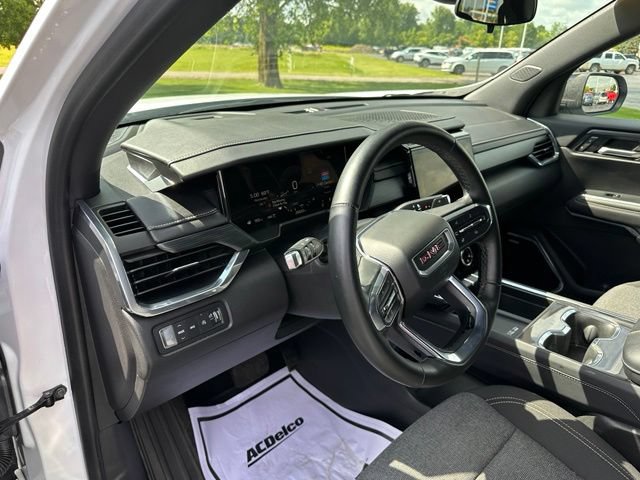 Used 2025 GMC Acadia Elevation AWD/4WD image 17