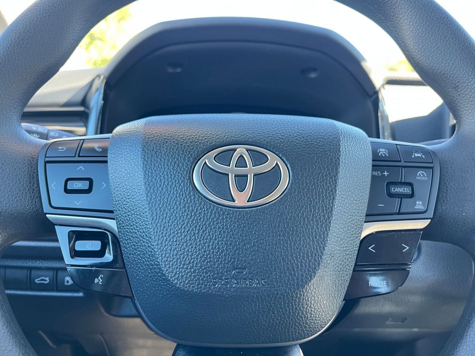 Used 2025 Toyota Camry LE image 27