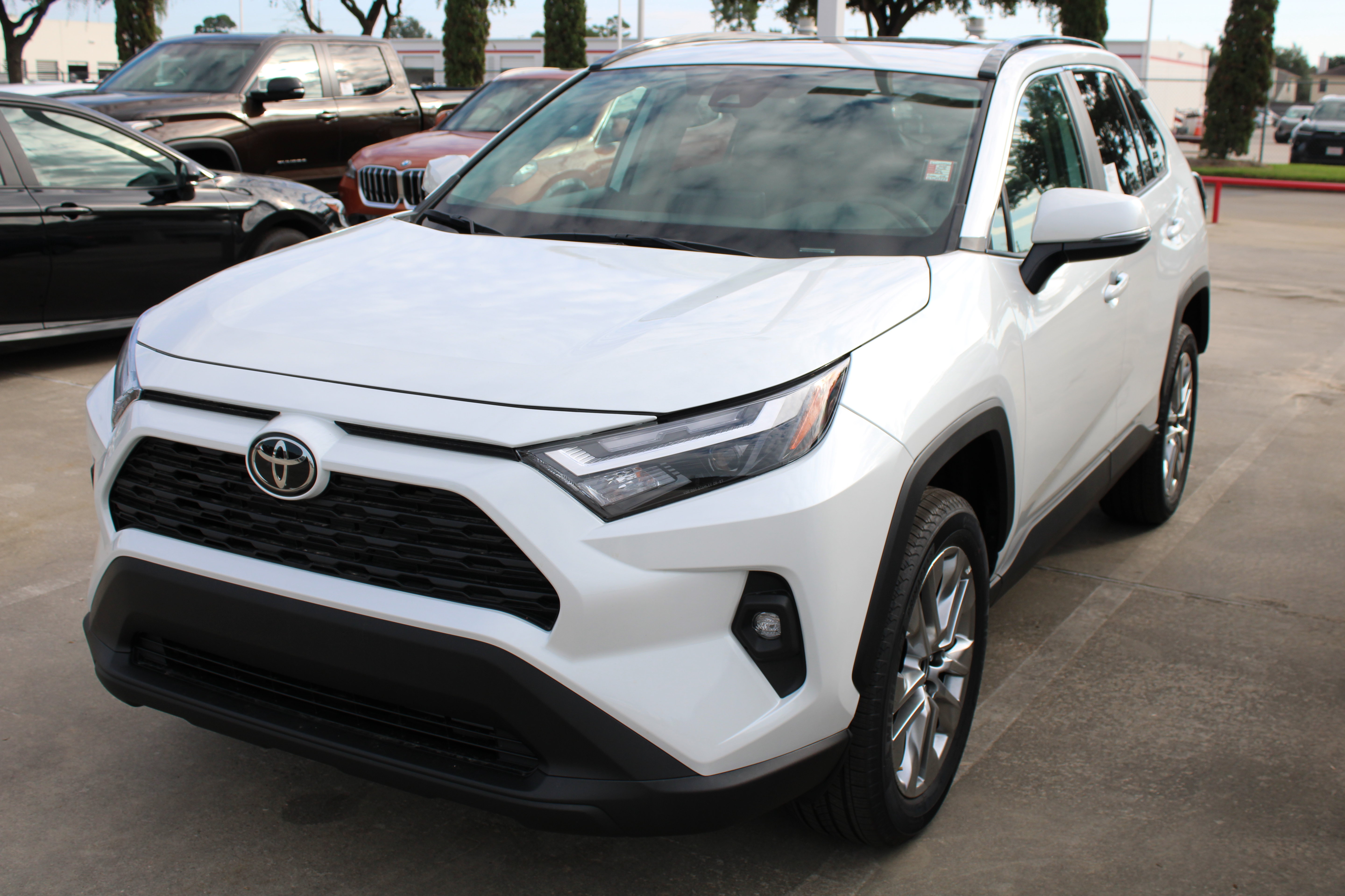 Used 2025 Toyota RAV4 XLE Premium FWD image 5