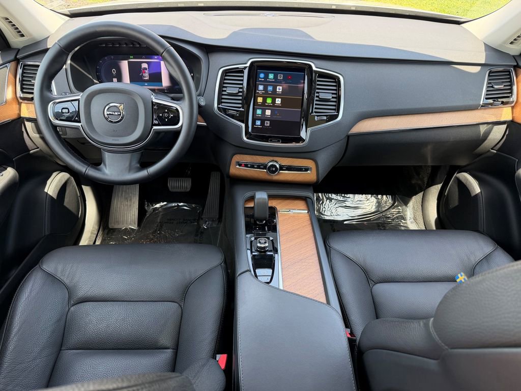 Used 2025 Volvo XC90 T8 Plus w/ Protection Package Premier AWD/4WD image 2