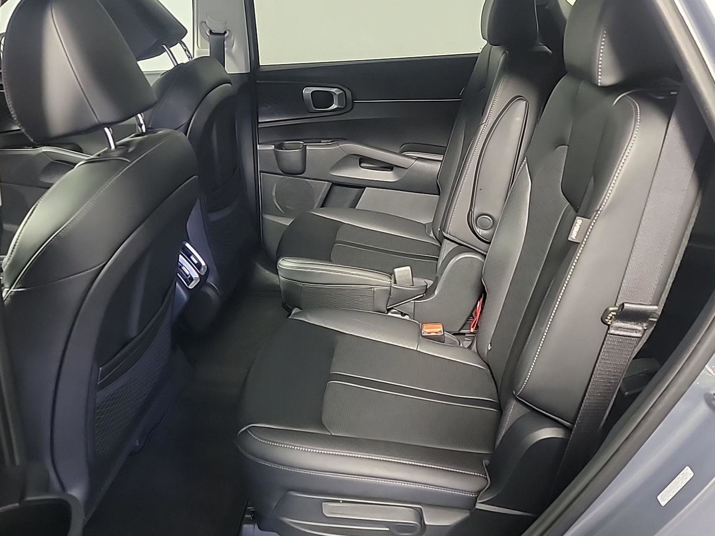 Used 2025 Kia Sorento EX w/ Panoramic Sunroof Package image 18