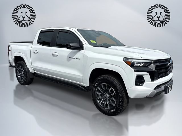 Used 2023 Chevrolet Colorado Z71 w/ Z71 Convenience Package 2 AWD/4WD image 3