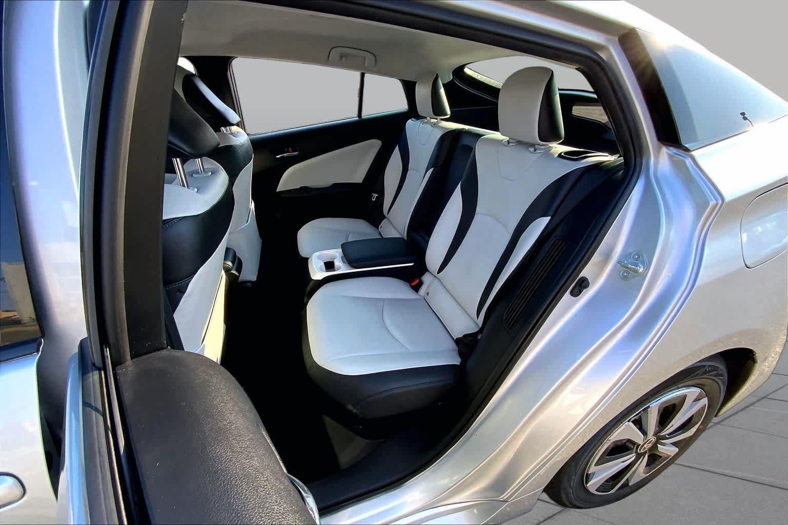 Used 2017 Toyota Prius Prime Advanced FWD image 21