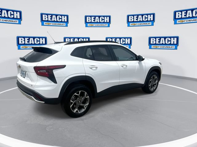 Used 2025 Chevrolet Trax LT w/ LT Convenience Package FWD image 8