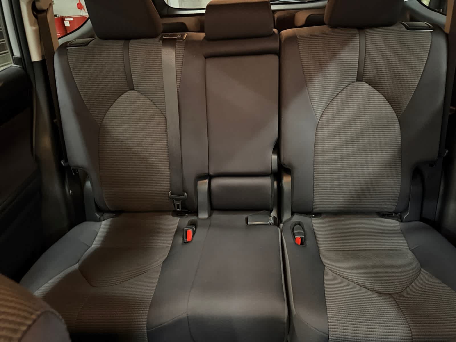 Used 2025 Toyota Highlander LE AWD/4WD image 23