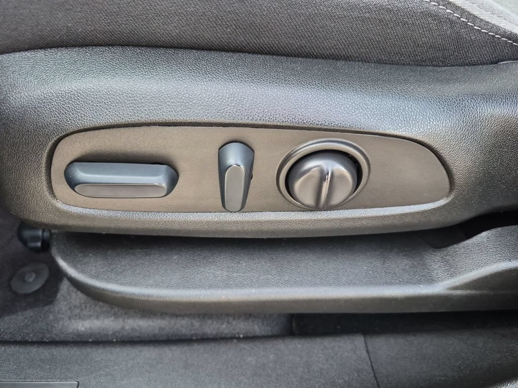 Used 2022 Chevrolet Equinox LS AWD/4WD image 12