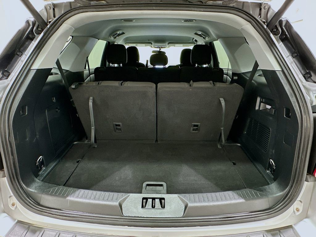 Used 2024 Ford Explorer XLT RWD image 25
