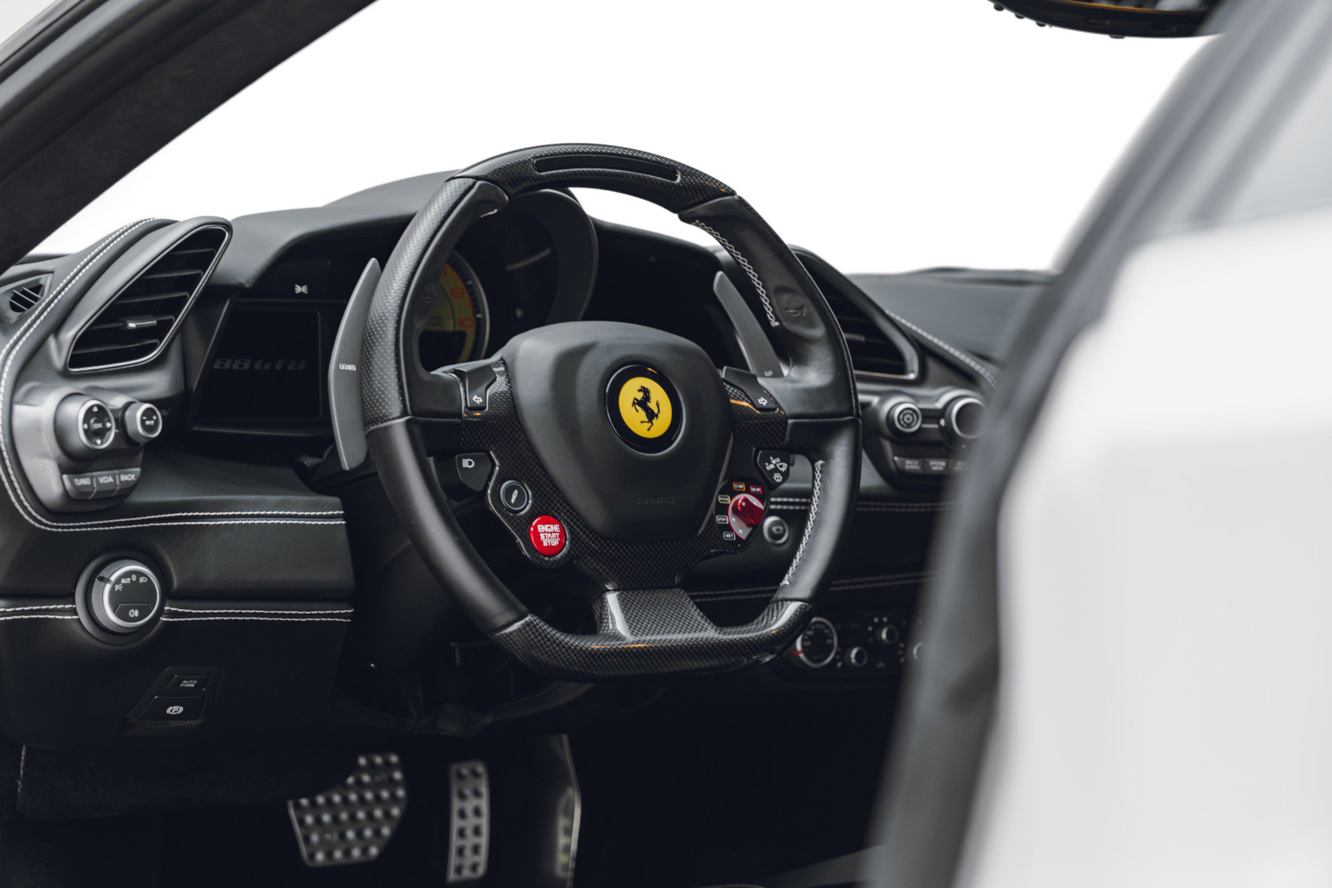 Used 2018 Ferrari 488 GTB RWD image 34