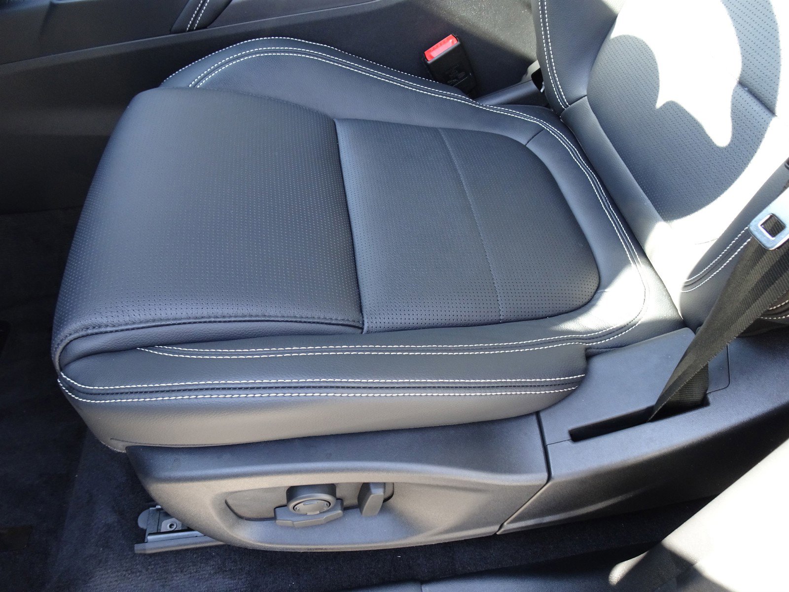 New 2024 Jaguar E-PACE R-Dynamic SE image 18