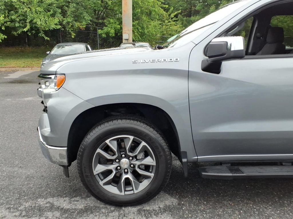 Used 2023 Chevrolet Silverado 1500 LT AWD/4WD image 7