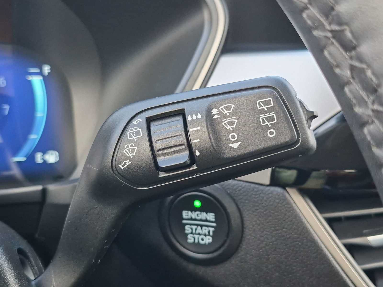 Used 2022 Ford Escape SEL w/ Technology Package AWD/4WD image 24